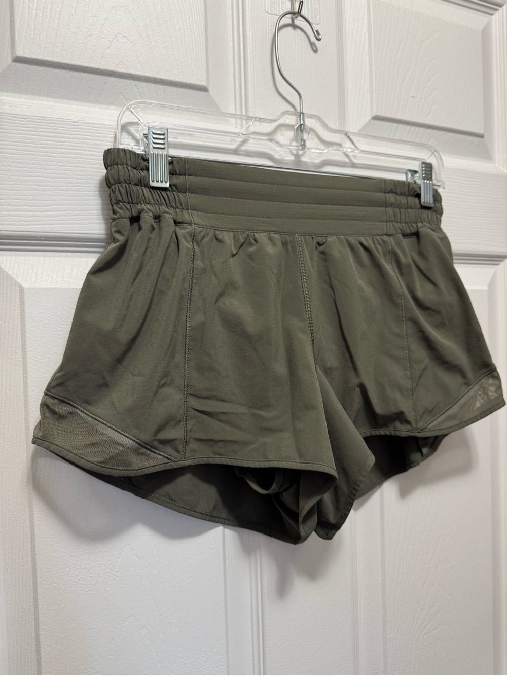 Lululemon Hotty Hot High-Rise Lined Short 2.5" in Sage Size 8 - Picture 7 of 13